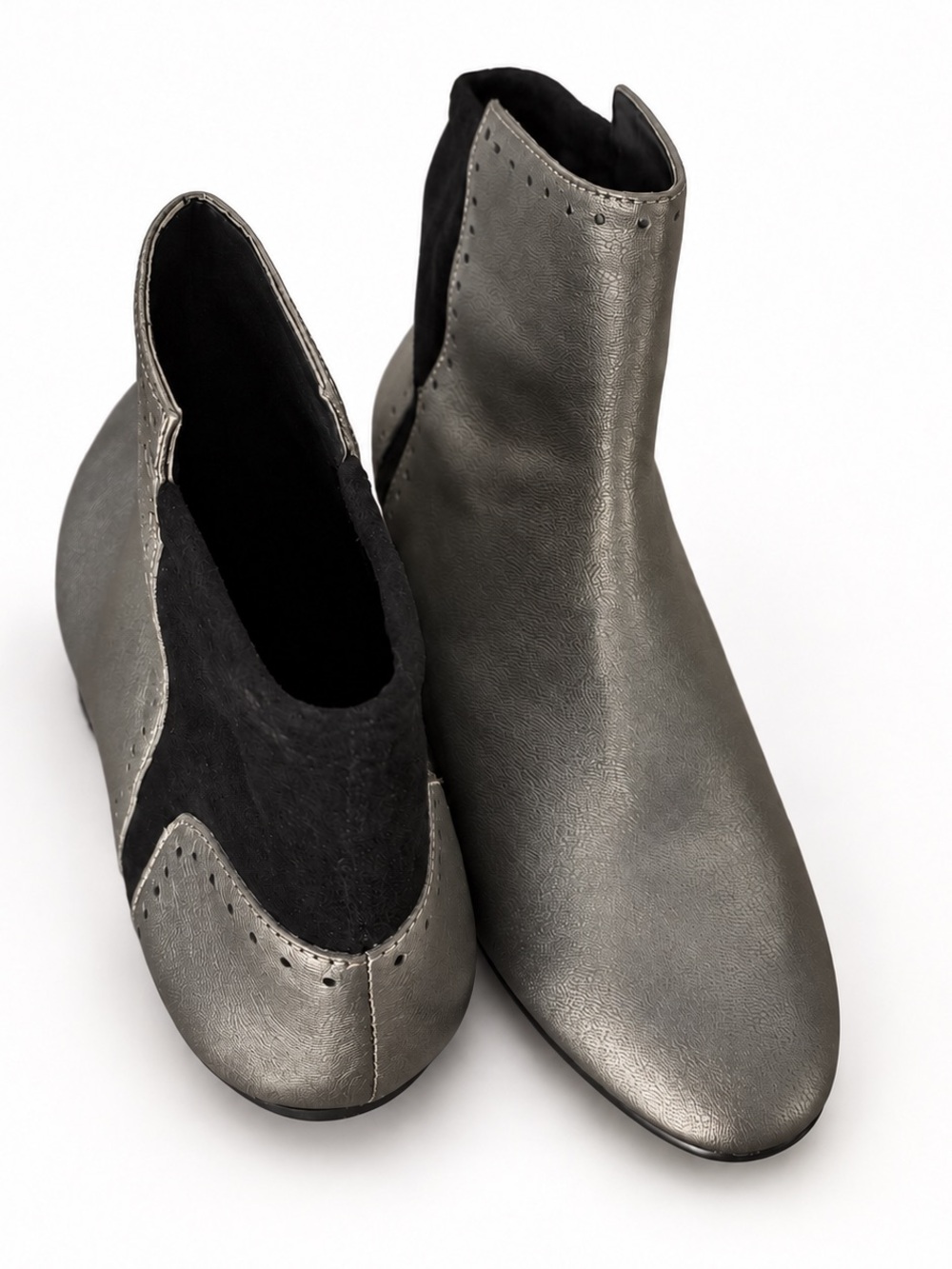 Brand-new LOGO by Lori Goldstein ankle boots in women’s size 7.5